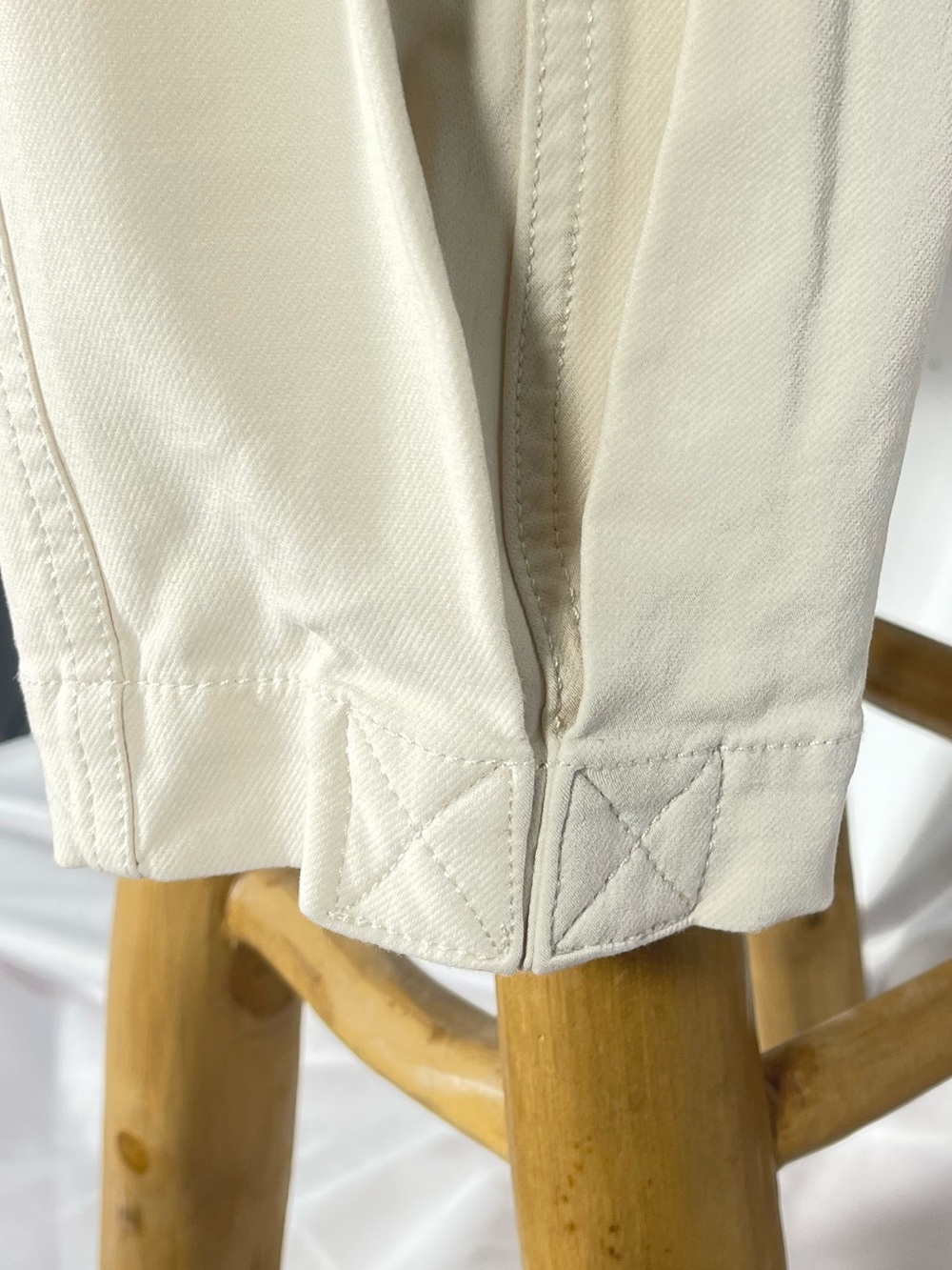 Banana Republic Cream Cargo Pants. Rayon & Spandex mix. Sz 4 NO BELT - Picture 5 of 9
